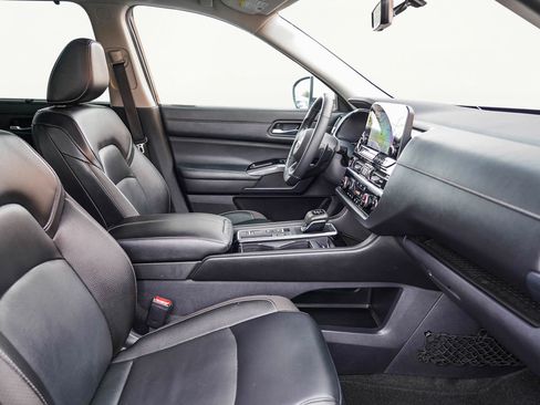 Used 2023 Nissan Pathfinder SL w/ Lighting Package (N92) image 22