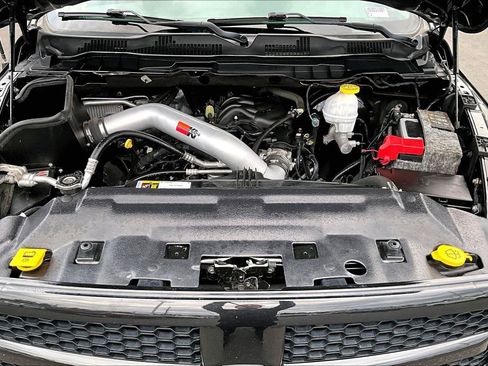 Used 2018 RAM 1500 Express w/ Black Ram 1500 Express Group AWD/4WD image 31