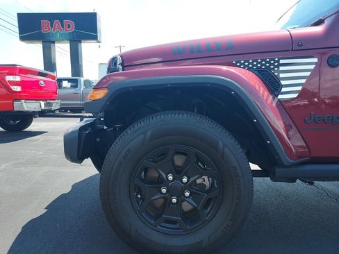 Used 2021 Jeep Gladiator Sport AWD/4WD image 16