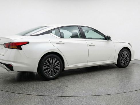 Used 2025 Nissan Altima 2.5 SV image 6