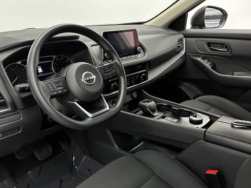 Used 2024 Nissan Rogue S image 8