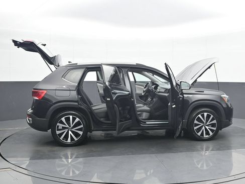 Used 2022 Volkswagen Taos SE AWD/4WD image 36