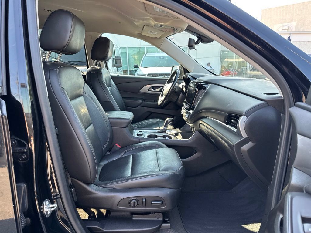 Used 2019 Chevrolet Traverse LT w/ LT Premium Package AWD/4WD image 14