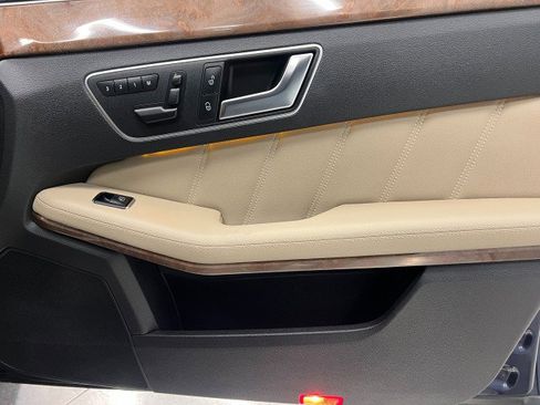 Used 2012 Mercedes-Benz E 350 4MATIC Sedan image 17