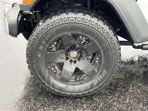 Used 2025 Jeep Gladiator Sport image 11