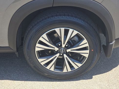 Used 2023 Nissan Rogue SV image 35