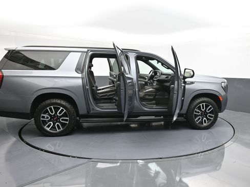 Used 2022 GMC Yukon XL AT4 image 49