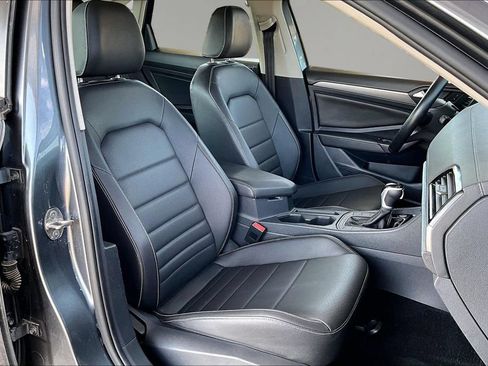 Used 2024 Volkswagen Jetta SE FWD image 28