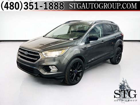 Used 2019 Ford Escape SE FWD image 1