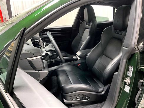 Used 2025 Porsche Macan 4 Electric AWD/4WD image 7
