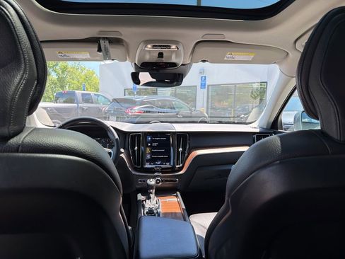 Used 2021 Volvo XC60 T5 Momentum AWD/4WD image 22