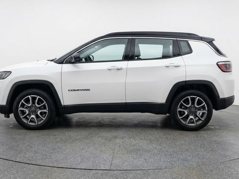 Used 2025 Jeep Compass Trailhawk image 5