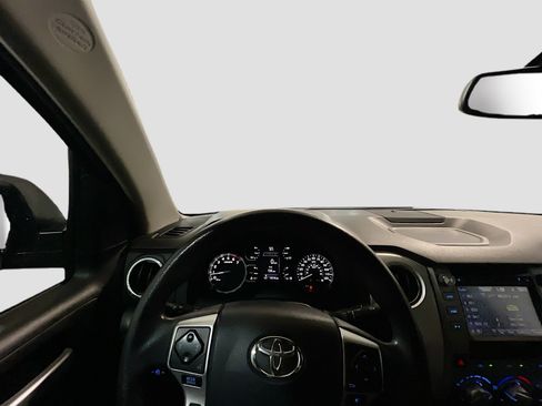 Used 2019 Toyota Tundra SR5 w/ SR5 Convenience Package RWD image 7