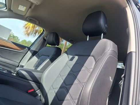 Used 2025 Volkswagen Atlas SE image 11