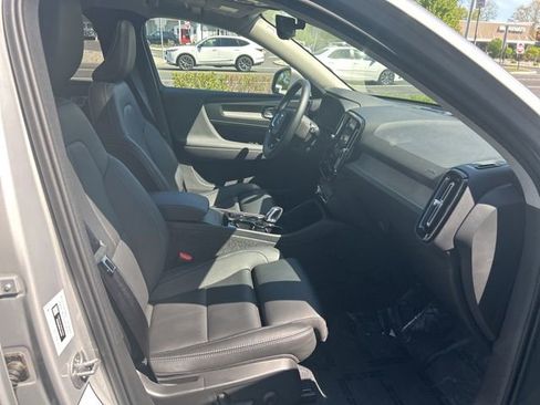 Used 2025 Volvo XC40 B5 Plus AWD/4WD image 15