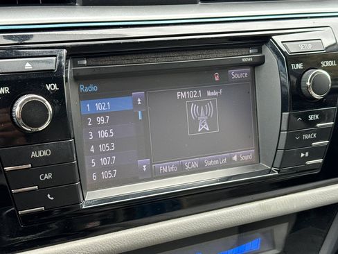 Used 2015 Toyota Corolla LE FWD image 21