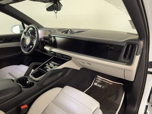 Certified 2025 Porsche Cayenne Coupe image 19