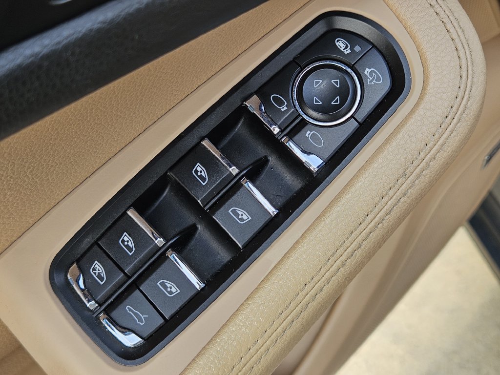 Used 2021 Porsche Macan AWD/4WD image 25