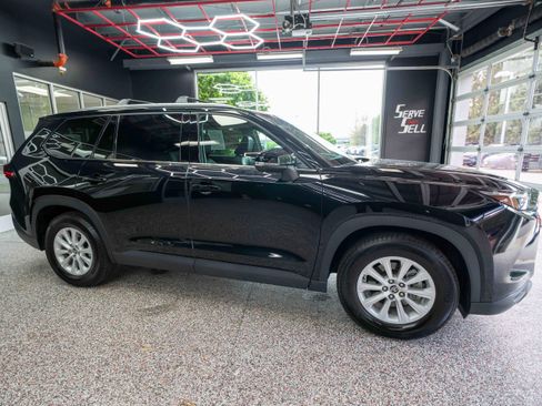 Used 2025 Toyota Grand Highlander AWD image 5
