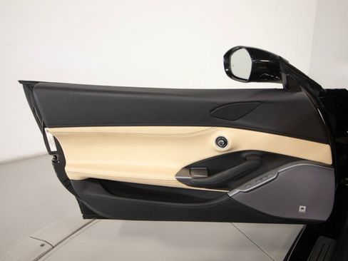 Used 2020 Ferrari Portofino image 40