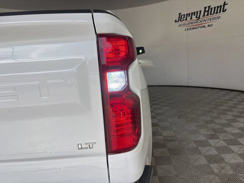 Used 2021 Chevrolet Silverado 1500 LT AWD/4WD image 33