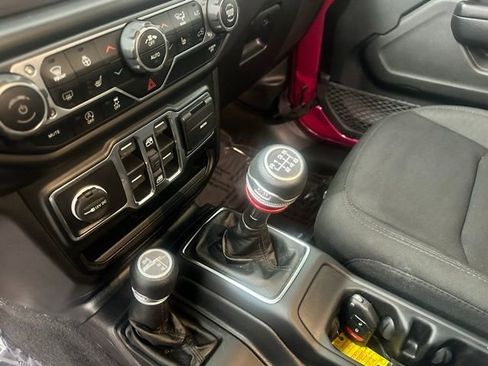 Used 2021 Jeep Wrangler Unlimited Sport AWD/4WD image 28