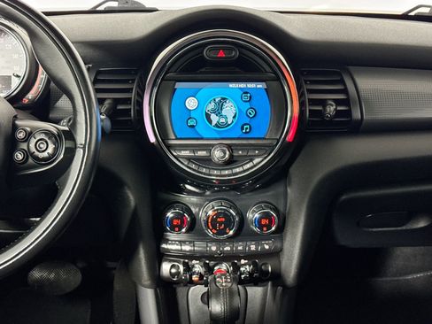 Used 2019 MINI Cooper 4-Door Hardtop image 22