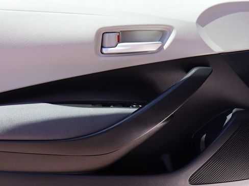 Used 2020 Toyota Corolla LE FWD image 37