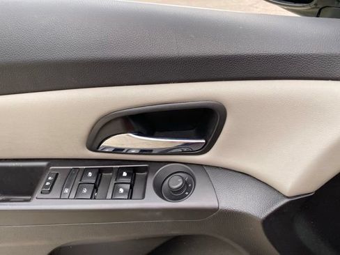 Used 2015 Chevrolet Cruze LT w/ Technology Package FWD image 29