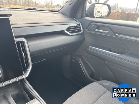 Used 2025 GMC Acadia Elevation image 36