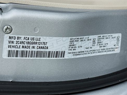Used 2024 Chrysler Pacifica Touring-L FWD image 38