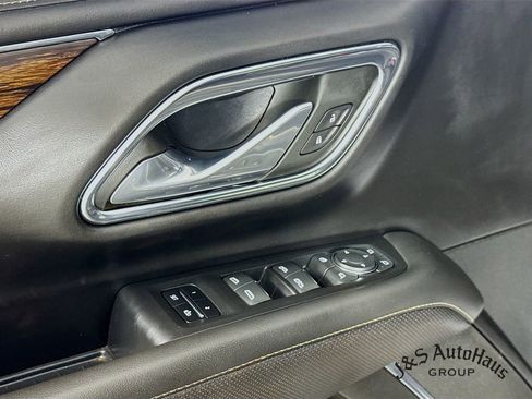 Used 2023 Chevrolet Suburban Premier AWD/4WD image 22