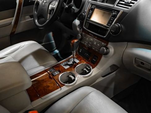 Used 2013 Toyota Highlander Limited FWD image 26
