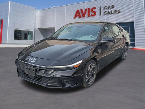 Used 2025 Hyundai Elantra SEL image 1