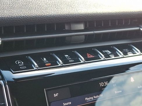 Used 2023 Jeep Grand Cherokee Laredo image 24