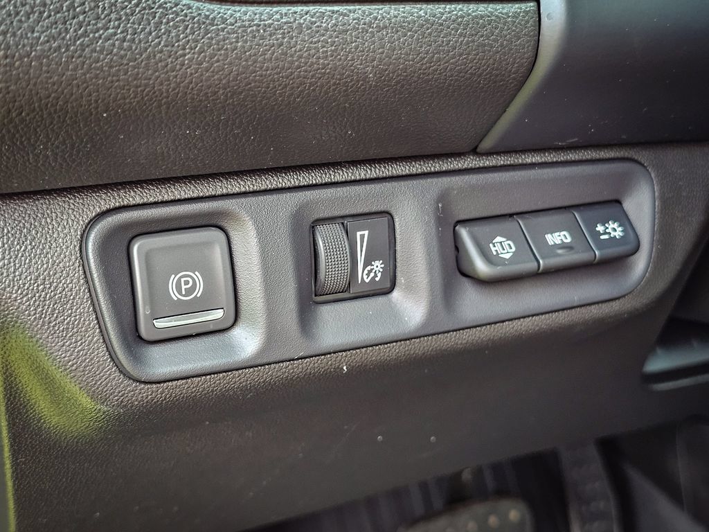Used 2023 GMC Acadia AT4 w/ Technology Package AWD/4WD image 17