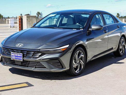 New 2026 Hyundai Elantra Limited image 3