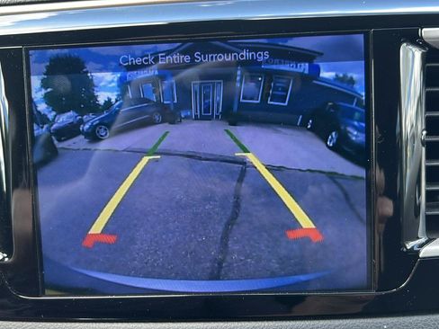 Used 2017 Chrysler Pacifica Touring FWD image 14