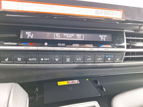 Used 2025 Toyota Sienna XSE image 27