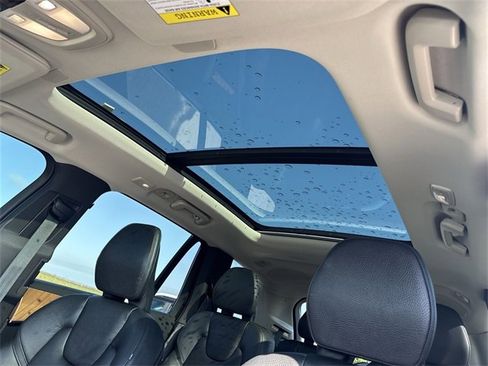 Used 2023 Volvo XC90 T8 Plus image 18