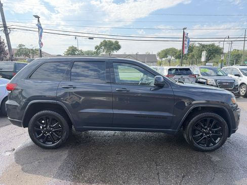 Used 2018 Jeep Grand Cherokee Altitude AWD/4WD image 9