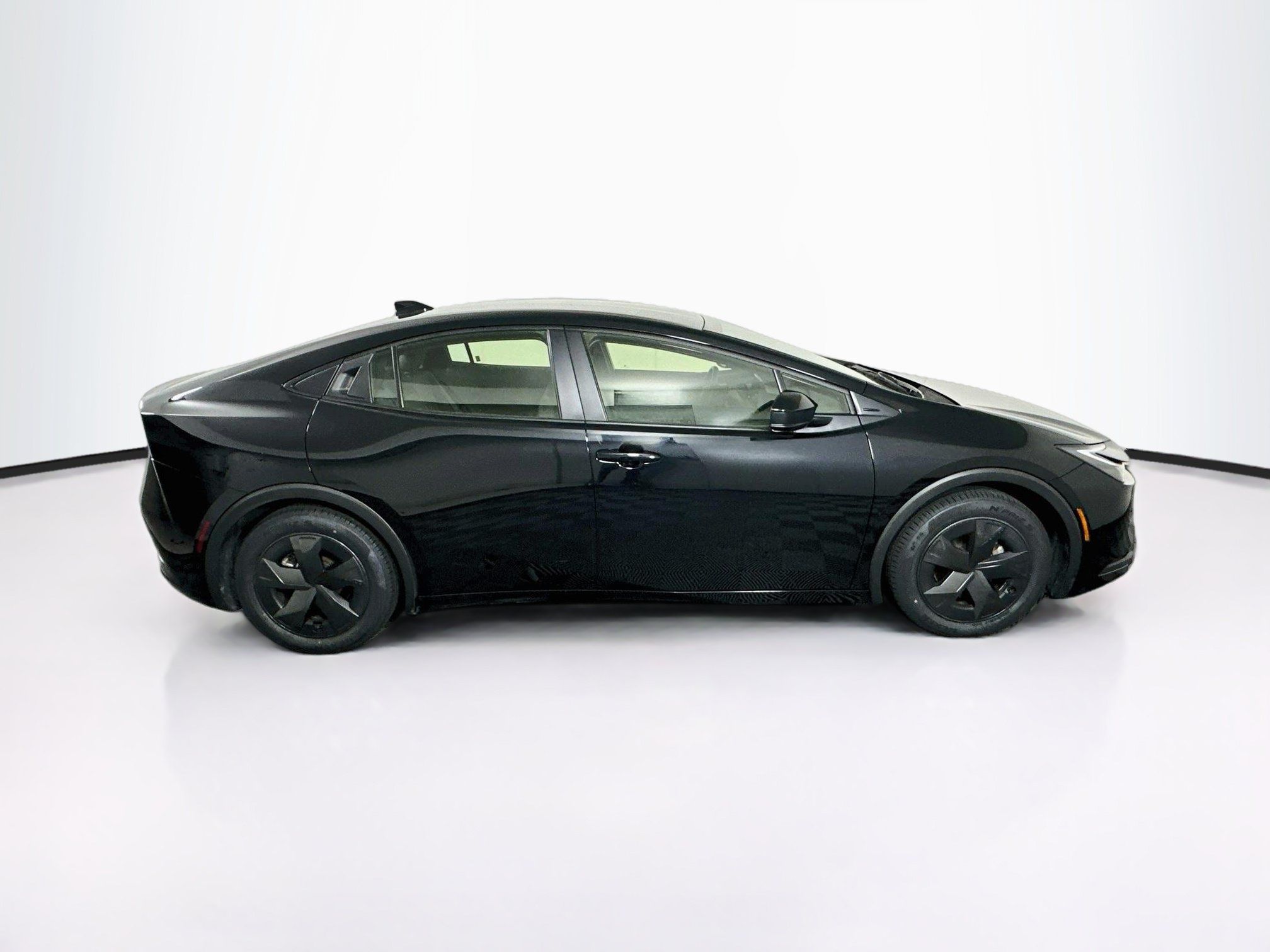 Used 2025 Toyota Prius LE FWD image 10