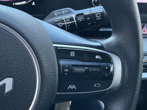 Used 2025 Kia Sportage LX image 24