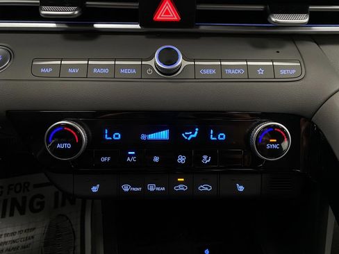 Certified 2025 Hyundai Elantra SEL image 25