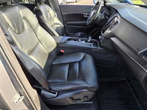 Used 2020 Volvo XC90 T8 Momentum image 17