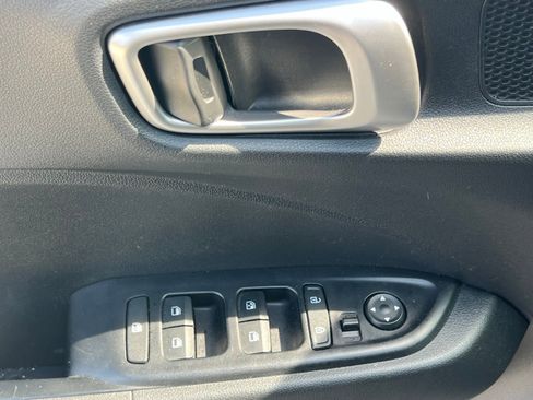 Used 2021 Hyundai Venue SEL w/ Premium Package image 23