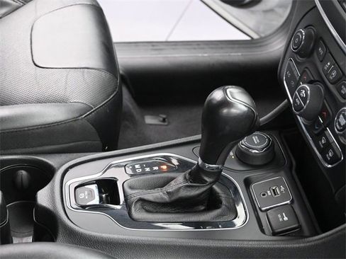 Used 2023 Jeep Cherokee Altitude Lux image 35