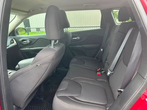 Used 2015 Jeep Cherokee Latitude w/ Cold Weather Group AWD/4WD image 6