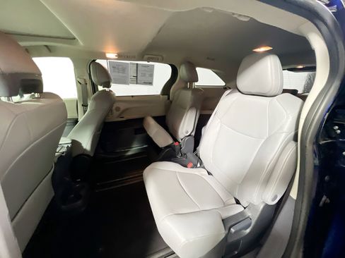 Used 2023 Toyota Sienna XLE image 29