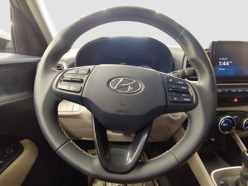 Used 2022 Hyundai Venue Limited FWD image 15